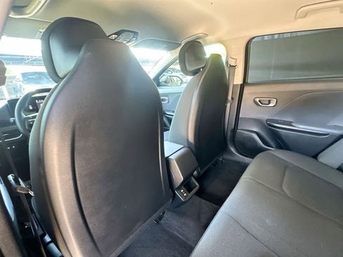 Used 2025 Kia K4 FWD image 23
