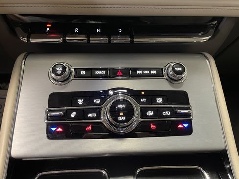Used 2023 Lincoln Aviator AWD w/ Premium Package image 14