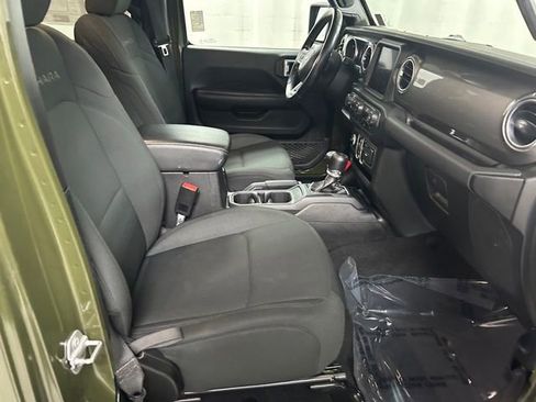Used 2021 Jeep Wrangler Unlimited Sahara w/ Uconnect 4C Nav & Sound Group AWD/4WD image 13