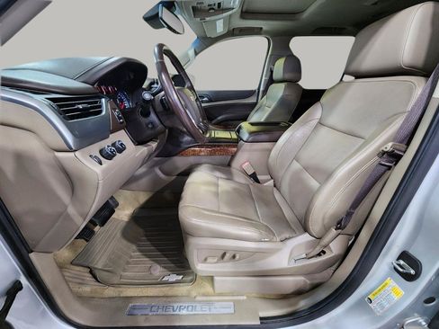 Used 2018 Chevrolet Suburban Premier AWD/4WD image 13