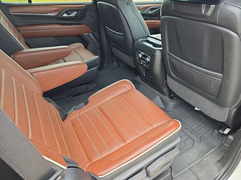 Used 2023 GMC Yukon Denali Ultimate AWD/4WD image 11