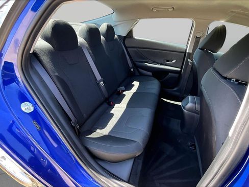 Used 2021 Hyundai Elantra SE FWD image 20