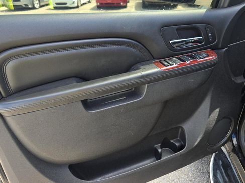 Used 2012 Cadillac Escalade ESV Luxury image 12