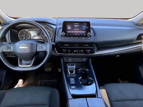 Used 2025 Nissan Rogue SV FWD image 16