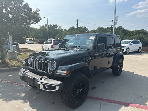 Used 2025 Jeep Wrangler Unlimited Sahara w/ Safety Group AWD/4WD image 1