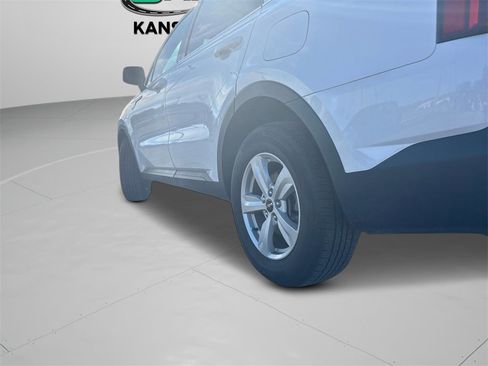 Used 2023 Kia Sorento LX image 9