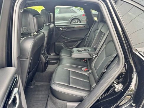 Used 2023 Porsche Macan AWD/4WD image 40