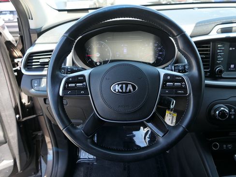 Used 2019 Kia Sorento FWD image 17