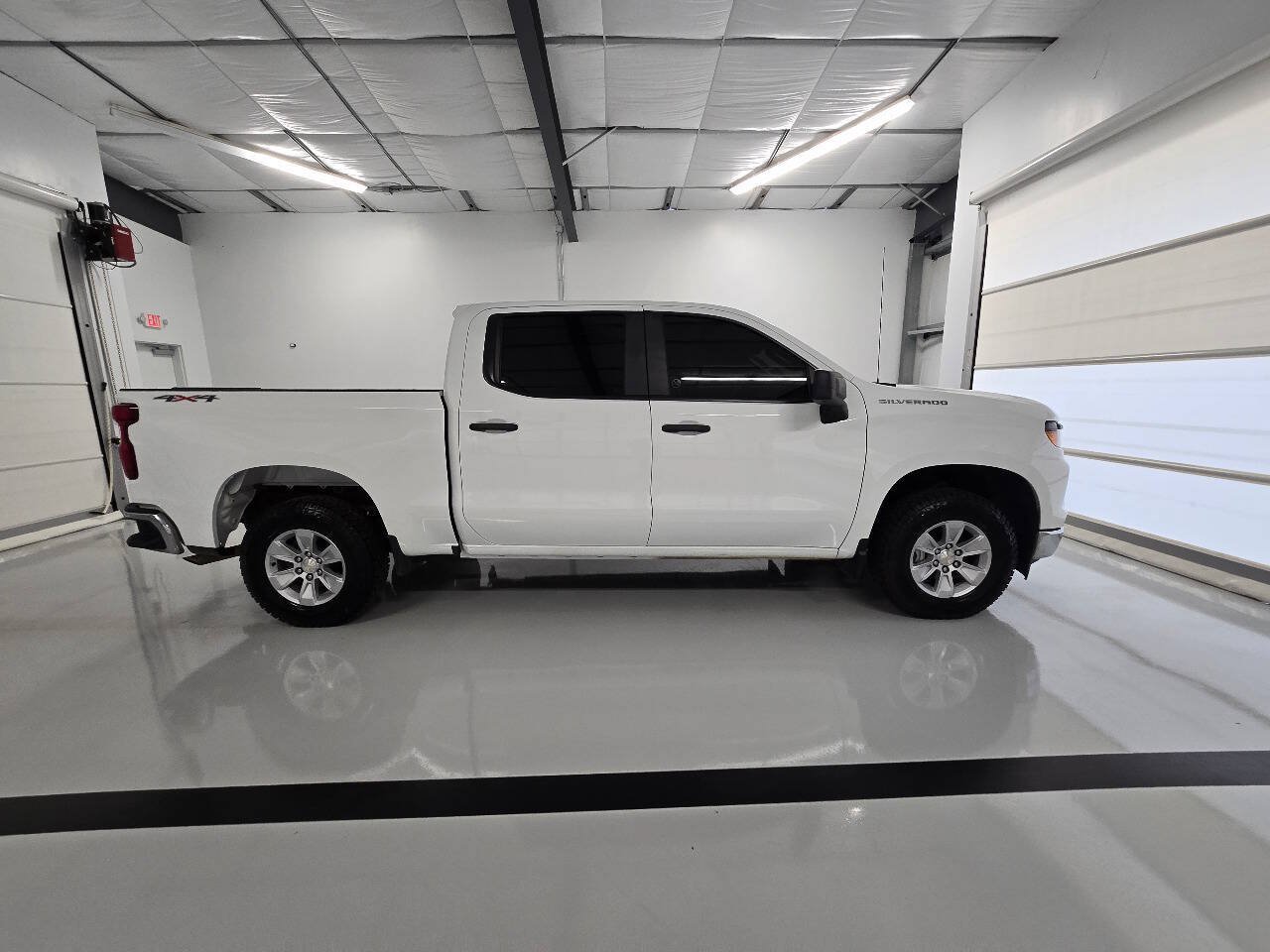 Used 2024 Chevrolet Silverado 1500 W/T w/ Trailering Package AWD/4WD image 11