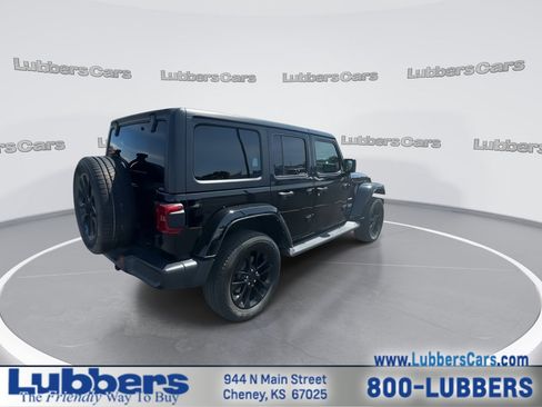 Used 2022 Jeep Wrangler Unlimited Sahara w/ Cold Weather Group AWD/4WD image 8