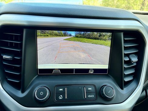 Used 2023 GMC Acadia SLE w/ Driver Convenience Package FWD image 29