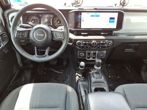 Used 2024 Jeep Gladiator Sport AWD/4WD image 17