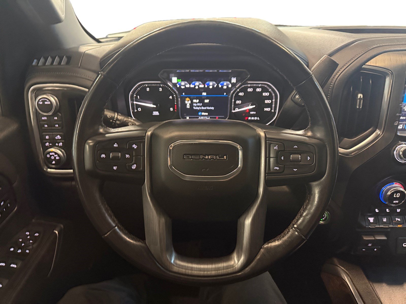Used 2021 GMC Sierra 2500 Denali w/ Denali Ultimate Package AWD/4WD image 11
