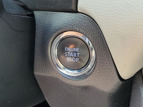 Used 2022 Toyota RAV4 XLE Premium FWD image 30
