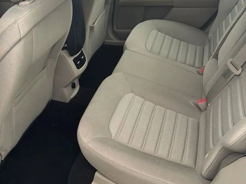 Used 2019 Ford Fusion SE FWD image 5