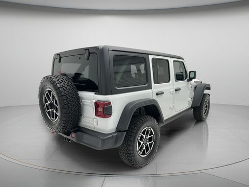 Used 2026 Jeep Wrangler Unlimited Rubicon AWD/4WD image 3