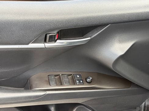 Used 2021 Toyota Camry SE w/ Carpet Mat Package (TMS) FWD image 6