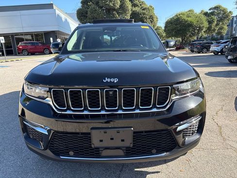 Used 2023 Jeep Grand Cherokee Limited w/ Luxury Tech Group II AWD/4WD image 8