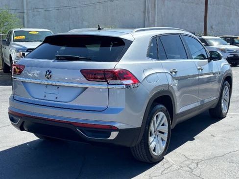 Used 2021 Volkswagen Atlas Cross Sport SE w/ Panoramic Sunroof Package FWD image 3