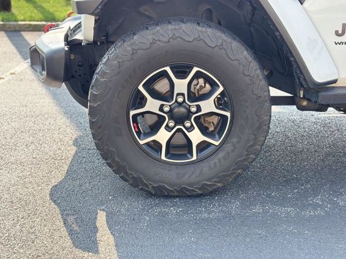 Used 2021 Jeep Wrangler Unlimited Rubicon w/ Cold Weather Group AWD/4WD image 5