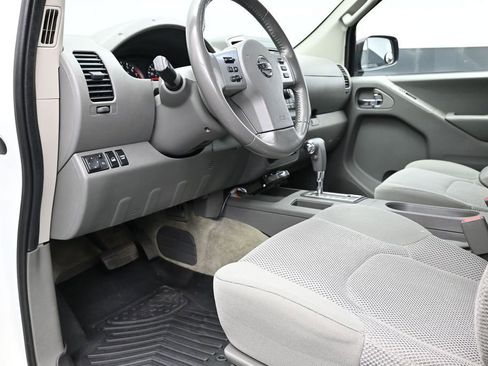 Used 2017 Nissan Frontier SV w/ SV Value Truck Package AWD/4WD image 21