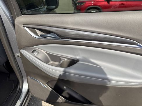 Used 2020 Buick Enclave Essence image 13