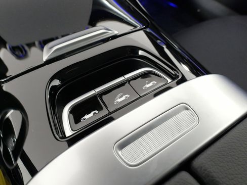 Used 2024 Mercedes-Benz CLE 300 4MATIC Cabriolet image 57