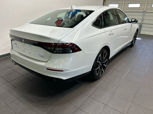 Used 2023 Honda Accord Touring image 3