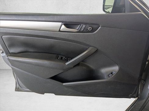 Used 2014 Volkswagen Passat 1.8T Wolfsburg Edition image 13