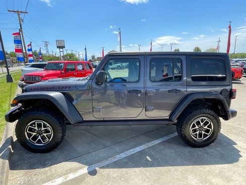 Used 2025 Jeep Wrangler Unlimited Rubicon AWD/4WD image 10