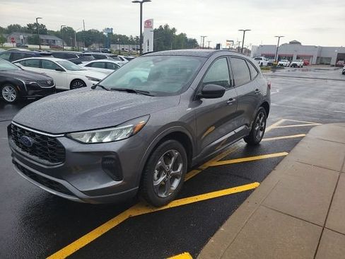 Used 2024 Ford Escape ST-Line w/ Tech Pack #1 AWD/4WD image 3