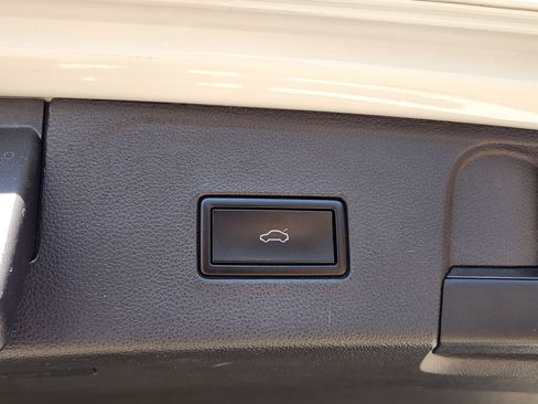 Used 2021 Volkswagen Atlas SEL Premium image 44