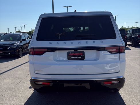 Used 2024 Jeep Wagoneer Series II w/ Flexible Seating Group AWD/4WD image 7