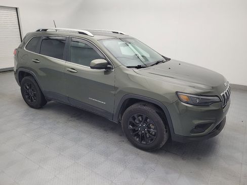 Used 2019 Jeep Cherokee Latitude Plus w/ Cold Weather Group AWD/4WD image 11