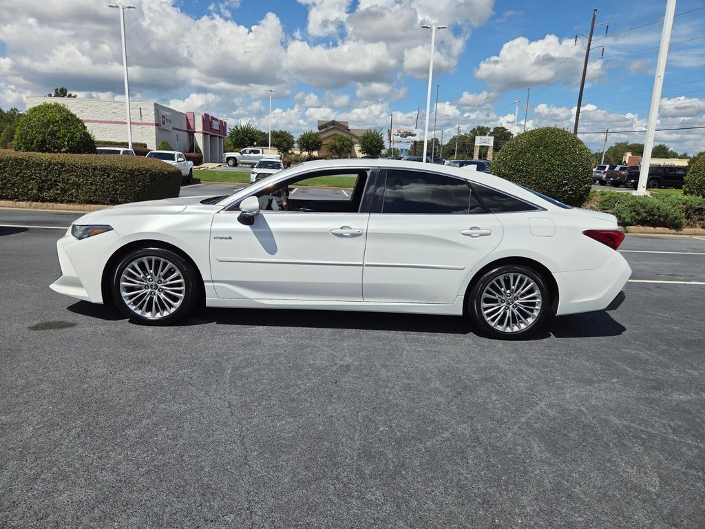 Used 2019 Toyota Avalon Limited w/ Advanced Safety Package FWD image 4