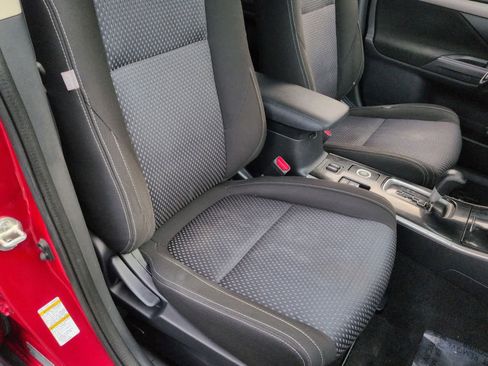 Used 2017 Mitsubishi Outlander SE image 22