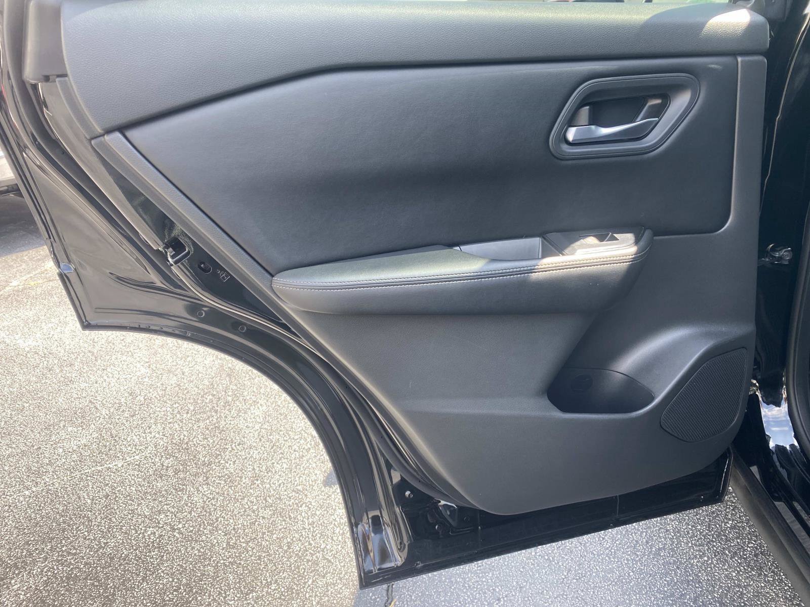 Used 2025 Nissan Rogue SV FWD image 16