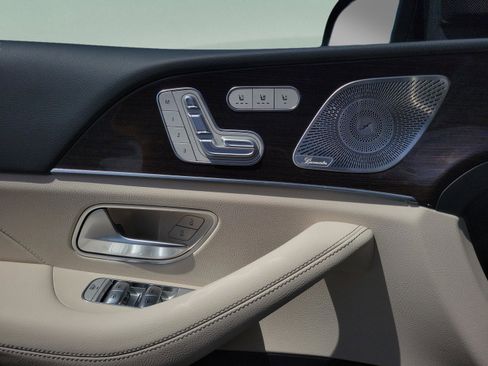 New 2026 Mercedes-Benz GLS 450 4MATIC image 17
