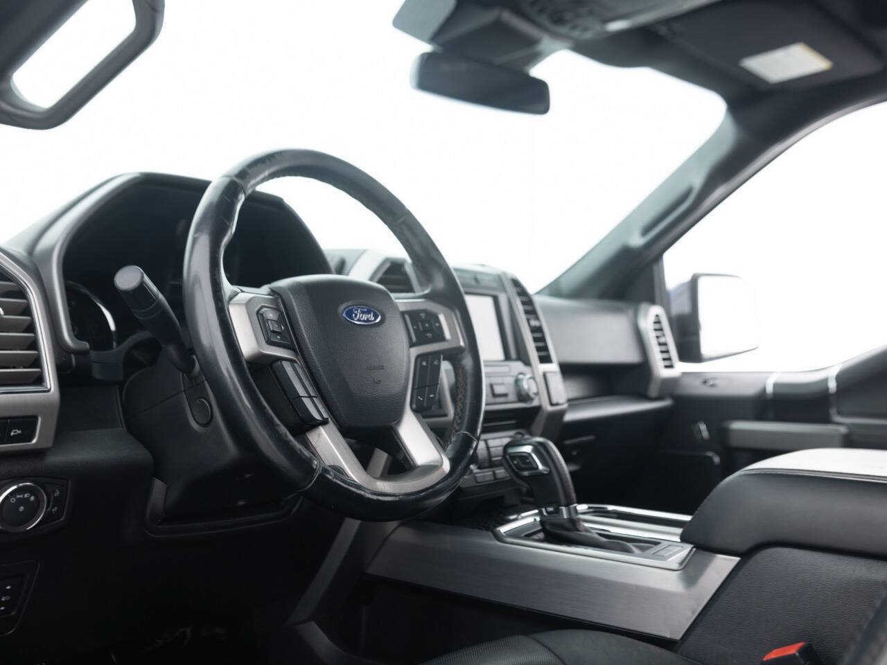 Used 2018 Ford F150 Platinum w/ Equipment Group 701A Luxury AWD/4WD image 30