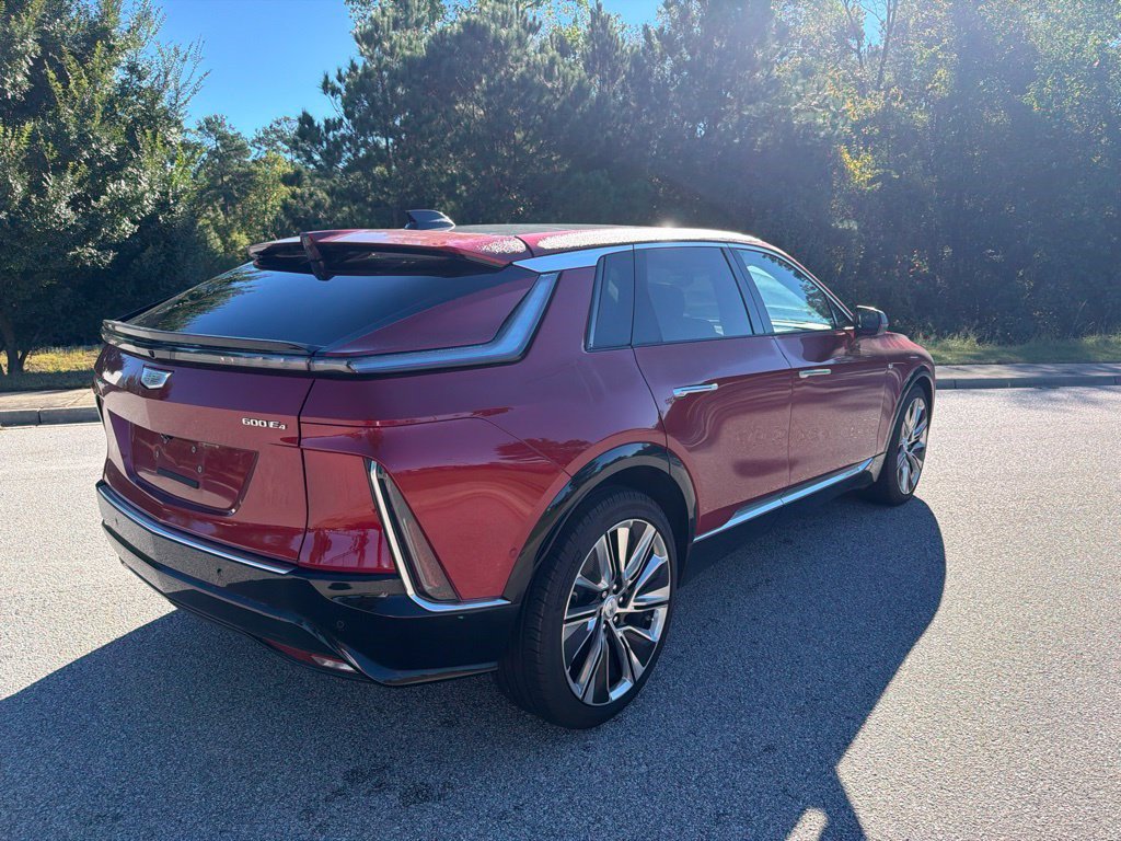 Certified 2025 Cadillac Lyriq Luxury w/ Nappa Leather Package AWD/4WD image 4