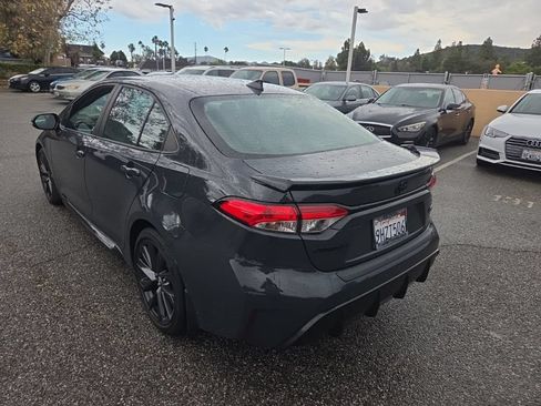 Used 2023 Toyota Corolla SE w/ SE Premium Package FWD image 3