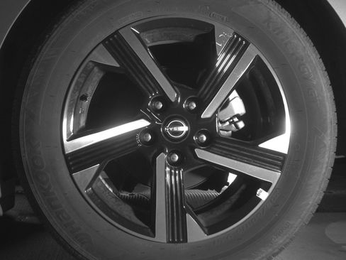 Used 2025 Nissan Sentra SV FWD image 14