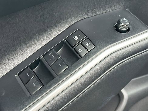 Used 2024 Toyota Highlander XLE image 13