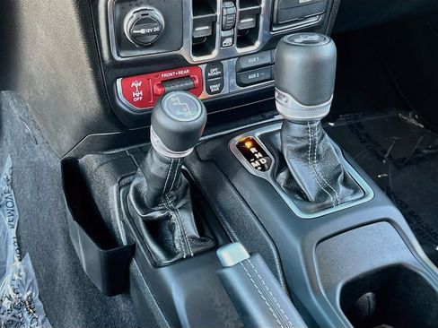 Used 2025 Jeep Wrangler Unlimited Rubicon w/ Safety Group AWD/4WD image 16