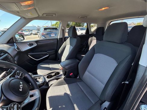 Used 2025 Kia Soul LX w/ LX Technology Package FWD image 65