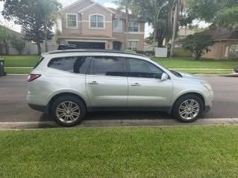 Used 2015 Chevrolet Traverse LT w/ Style and Technology Package image 2