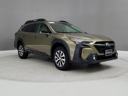 Used 2025 Subaru Outback Premium image 5