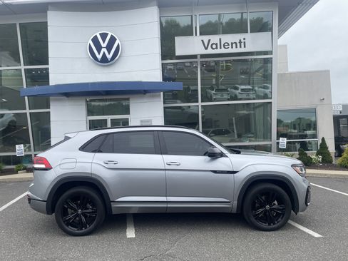 Certified 2022 Volkswagen Atlas Cross Sport SEL R-Line AWD/4WD image 3