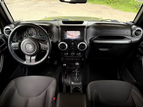 Used 2015 Jeep Wrangler Unlimited Sahara w/ Connectivity Group AWD/4WD image 45