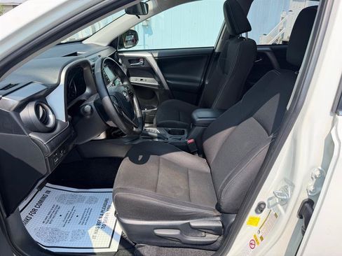Used 2018 Toyota RAV4 XLE FWD image 12